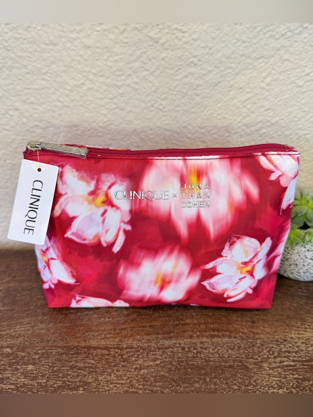 Clinique x Jonathan Cohen Colab Floral Cosmetic Pouch - Picture 13 of 13